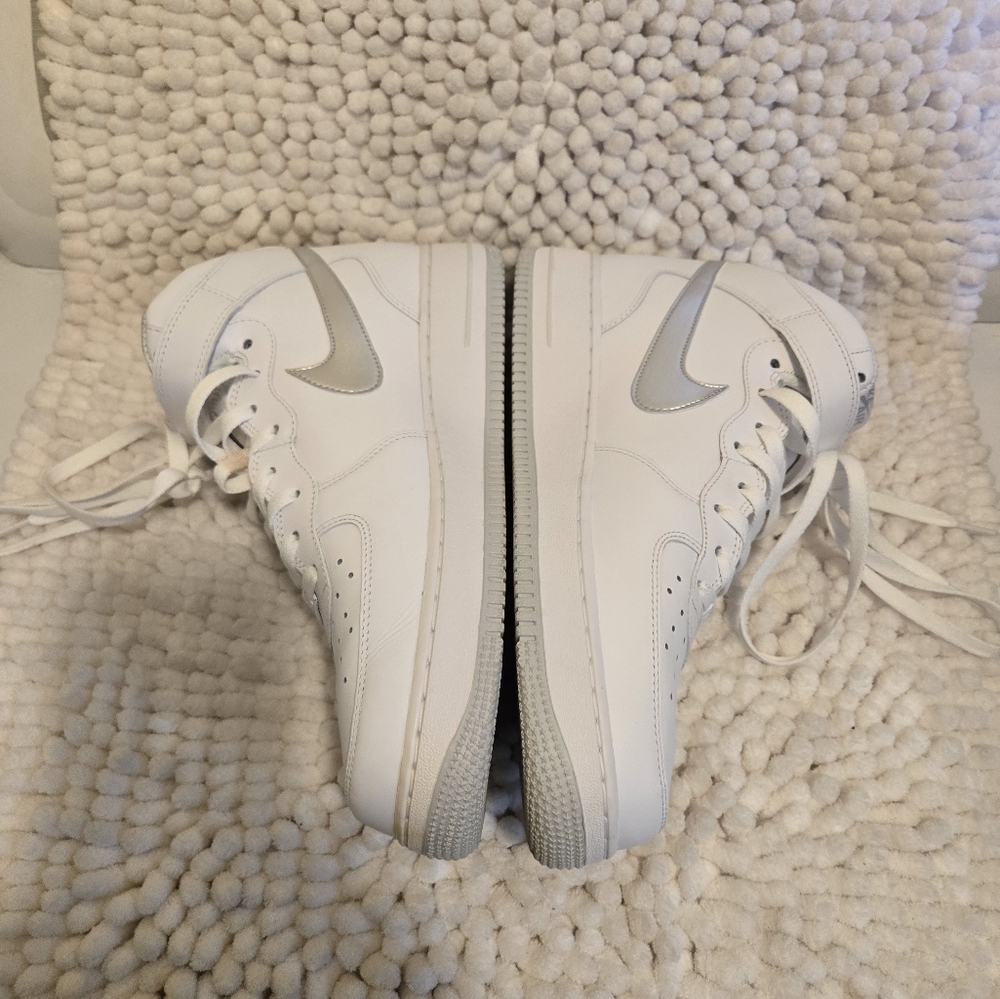 Size 12 - Nike Air Force 1 '07 Mid White Silver - Picture 6 of 11